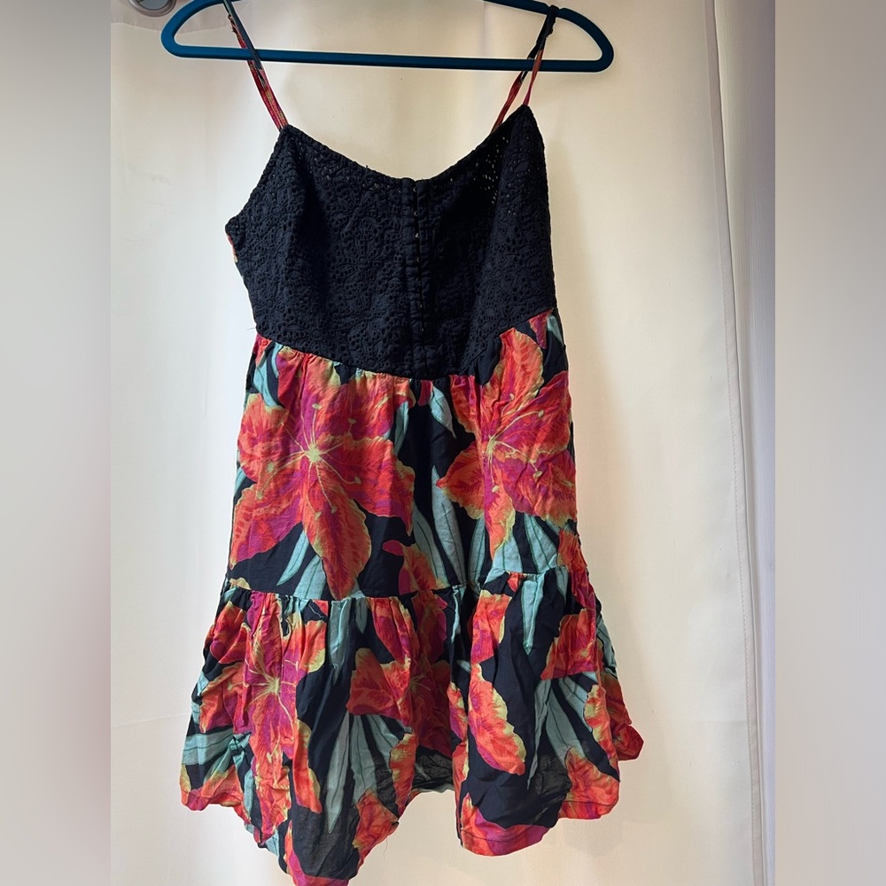 Women’s Billabong Spring / Summer Dress, size small , gorgeous flower pattern